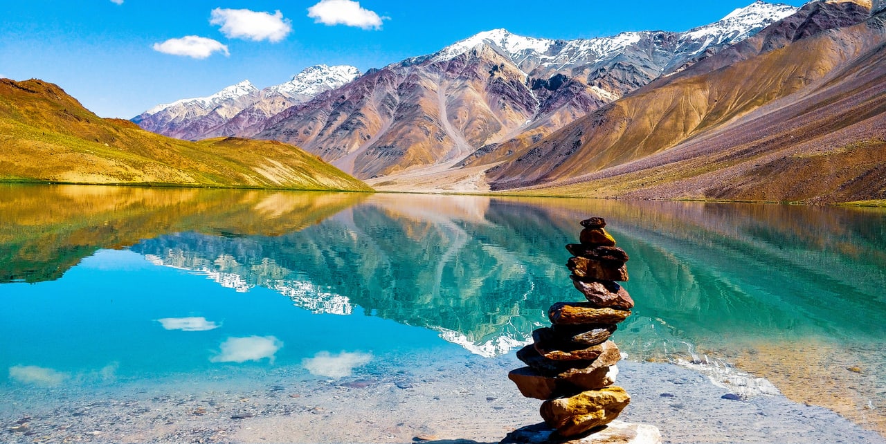 चंद्रताल झील : हिमालय की गोद में चमकता चाँद का दर्पण